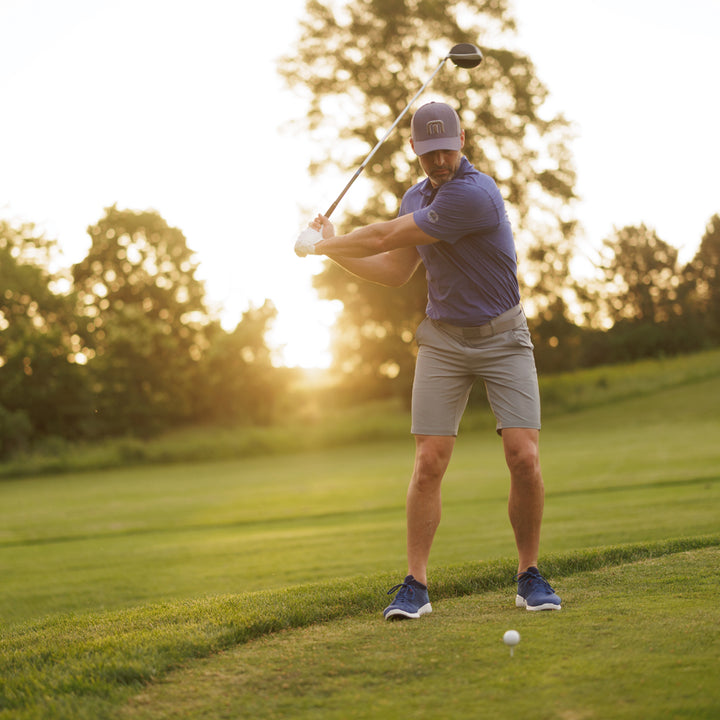 Man playing golf at the golf course at sunset #profile_medium