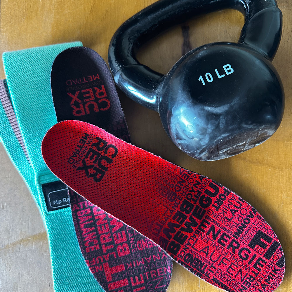 CURREX METPAD red low profile insoles next to kettlebell weight #profile_low