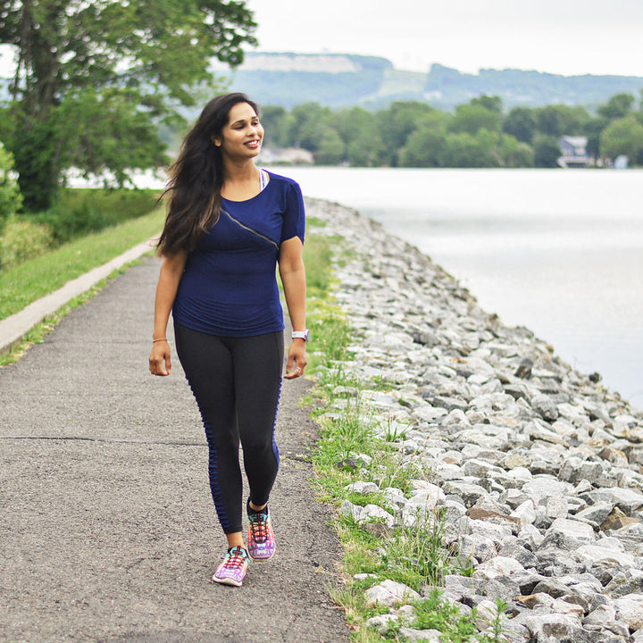 Woman walking down path while wearing CURREX SUPPORTSTP insoles #profile_low